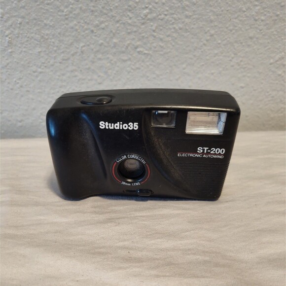 Studio 35 ST-200 Point & Shoot Reusable Camera w/Flash Black For Parts No Test - Picture 5 of 16